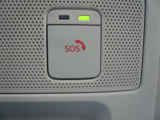 SOSコールは急病時やあおり運転被害などの危険を感じた時スイッチを押すと専門のオペレータに繋がって警察や消防への連携をサポートしてくれます。万が一の事故発生時にはエアバッグ展開と連動して自動通報します。