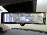スマートルームミラー付きで後部座席に乗車してても後方がしっかり見れます