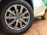 【純正アルミホイール】外観にマッチした純正アルミホイールを装着しております。各種社外アルミホイールや、スタッドレスタイヤも取扱いしております。是非ご相談ください♪