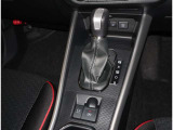 ストレスなく操作しやすいシフトレバーですね。