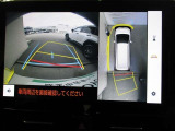 パノラミックビューモニター付きです。車両を上から見たような映像をディスプレイオーディオ画面に表示、運転席からの目線だけでは見にくい、車両周辺の状況をリアルタイムでしっかり確認できます。