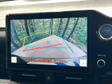 【バックカメラ】駐車時に後方がリアルタイム映像で確認できます。大型商業施設や立体駐車場での駐車時や、夜間のバック時に大活躍!運転スキルに関わらず、今や必須となった装備のひとつです!