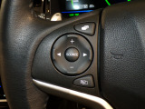 【ステアリングリモコン】ステアリングにオーディオ調節可能なスイッチが装備されていますので運転中でも視線をそらさずにオーディオの調節が可能です!