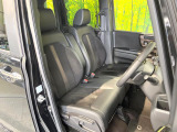 運転席シート廻りは使用感も少なく、良好な状態となっています。前オーナー様が丁寧に使っていたことがよくわかりますね。