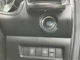 ボタン1つでエンジンを始動【キーレスプッシュスタート】!各機能のスイッチは運転席から操作ラクラク。