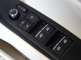 電動格納式ドアミラー・パワーウインドウを装備しています。