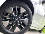 【純正16インチアルミホイール】外観にマッチした純正アルミホイールを装着しております。各種社外アルミホイールや、スタッドレスタイヤも取扱いしております。是非ご相談ください♪