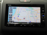 ナビゲーションを装備。多彩な機能で快適ドライブをアシスト。オーディオ機能も充実していますね。