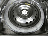 応急用のスペアタイヤが付属していますので万が一の時にも安心です