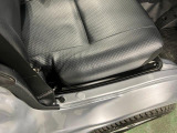 痛みの出やすい運転席シートの角、フロアマット、座面、ともに良好です