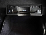 運転席お膝元にETCカード挿入口がございます。