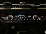 オートエアコンは左右席で独立温度コントロールが可能です。運転席はキンキンに冷やして助手席はマイルドにと言った設定が可能です☆暑さ寒さでケンカすることもなくなりますね♪