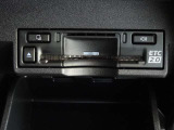 運転席お膝元にETCカード挿入口がございます。