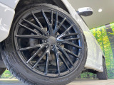 【20インチアルミホイール】外観にマッチしたアルミホイールを装着しております。各種アルミホイールや、スタッドレスタイヤも取扱いしております。是非ご相談ください♪