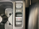 セレクターノブの下に、3つの異なる加速感を楽しめるドライブモードスイッチがついています。一般道、スポーツ走行、エコ走行など、シーンに合わせて最適な加速感を楽しめるドライブモードスイッチです。