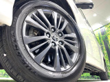 【純正16インチアルミホイール】外観にマッチした純正アルミホイールを装着しております。各種社外アルミホイールや、スタッドレスタイヤも取扱いしております。是非ご相談くださ