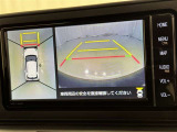 パノラミックビューモニターを装備。駐車場や交差点でクルマを真上から見るように周囲を確認できます。機能の詳細は販売店スタッフまでおたずねください。