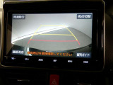 【バックモニター】・・・気になる後ろの見通しも、車庫入れに大活躍☆運転が困難な場所でも、しっかりサポート!心強い味方のモニターです♪