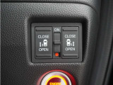 ホンダセンシングが装備されています。アダプティブレーダークルーズやレーンキープアシスト、車線逸脱防止機能なども備えていて、ロングドライブも快適で安全にお楽しみいただけます。