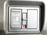 【パワースライドドア】スマートキーや運転席のスイッチでスライドドアの開閉が可能♪電動だから力を入れてドアを開ける必要が無く、小さいお子様でも、重い荷物を持っている時もラクに開け閉めできます♪