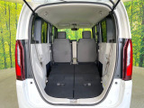普段のお買い物や通勤、送迎等に十分な荷室スペースを確保しております。セカンドシートを倒すと、大きな荷物の積載も可能です♪