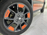アルミホイール付!鉄ホイールと違って軽いので燃費にも影響してきます。ガソリンの高騰に少しは貢献します!足元がきまります。