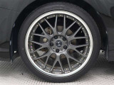 社外品アルミホイールを装着しています。タイヤサイズ225/40R19