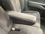 【アームレスト】運転時の疲労軽減にもなるアームレストがついています!