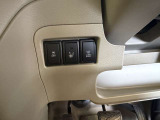 運転席はヒートシーター搭載!PSスイッチのオン・オフスイッチもこちらにございます。