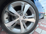 ●純正17インチアルミホイール:輸入車ならではの卓越した走りを支えるホイールと足回りです!日本車の走りに慣れている方にもぜひ体感して頂きたいほど、高いレベルでまとまっています!