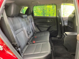 後部座席も気になるようなキズ・汚れやへたり等、大きなダメージはなく、良好な状態です。