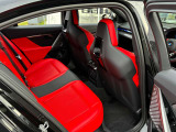 人間工学に基づき設計されたスポーティなシートは長距離ドライブにも最適です。