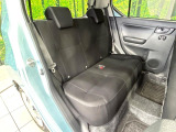 後部座席も気になるようなキズ・汚れやへたり等、大きなダメージはなく、良好な状態です。