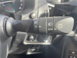【 オートライト 】オートライトなのでライトの点け忘れを気にすることなく運転が出来ます。