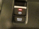 ブレーキホールドスイッチ。信号待ちなどの停止中ブレーキから足を外してもブレーキが保持されます。