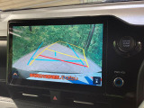 【バックカメラ】駐車時に後方がリアルタイム映像で確認できます。大型商業施設や立体駐車場での駐車時や、夜間のバック時に大活躍!運転スキルに関わらず、今や必須となった装備のひとつです!