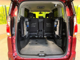 後席を格納すると、これだけの広さが!シーンに合わせたシートアレンジで、大きな荷物も積むことが出来ます♪