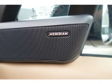 英国のオーディオメーカーMERIDIAN Audioは、その優れたサウンドで高い評価を受けています。数々の受賞歴を誇る同社のサウンドシステムは、長年にわたる音響心理学の研究をもとに、リアルなサウンドを実現。