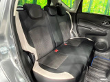 後部座席も気になるようなキズ・汚れやへたり等、大きなダメージはなく、良好な状態です。