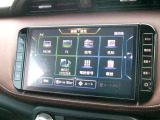 SDナビです。Bluetoothで好きな音楽を聴く事ができるので、ドライブがひときわ楽しくなっちゃいますね♪