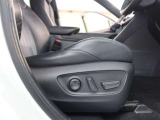 パワーシート搭載。微妙な調整が手軽にでき、ピッタリなポジションで運転することが可能です。