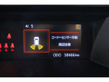 コーナーセンサー付いてます!バンパーに取り付けられた4個の超音波センサーで、障害物を、音とメーター内モニターで知らせてくれます♪