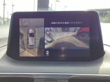 狭い場所での駐車やすれ違いなどでより的確な運転操作に役立つ360&deg;ビューモニターが装備されています。