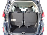 テールゲートを開ければ高さと幅のあるラゲッジスペースが姿を現します。床も低く荷物の積み下ろしも楽々です。
