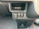 運転席と助手席シートには寒い日に重宝するシートヒーターを装備!スマホなどの充電やカーアクセサリーへの給電に便利なUSB充給電用ソケットを装備!