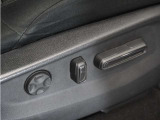 ◆運転席8ウェイパワーシート+運転席4ウェイ電動ランバーサポート◆シートポジションの調節が電動でできます。腰部をしっかりと受け止めるランバーサポートも装備!長時間のドライブでも疲れにくい姿勢をキープ。