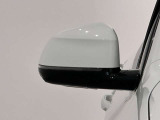 ドアミラーに内蔵されているフラッシャーは視認性も良く安全運転に一役買ってます。