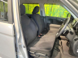 運転席シート廻りは使用感も少なく、良好な状態となっています。前オーナー様が丁寧に使っていたことがよくわかりますね。