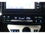 ★エアコンはオートタイプが装着済みです!オートモードにしておけば、車内温度を設定するだけで風の料や吹き出し口の切り替えを機械が行ってくれます!一年中快適な環境を作れますよ♪