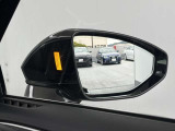 ●アウディサイドアシスト『後方の死角を並走する車両を検知しドアミラーの内側のLEDが点灯。ドライバーに注意を促し事故を未然に防ぐシステムです。』